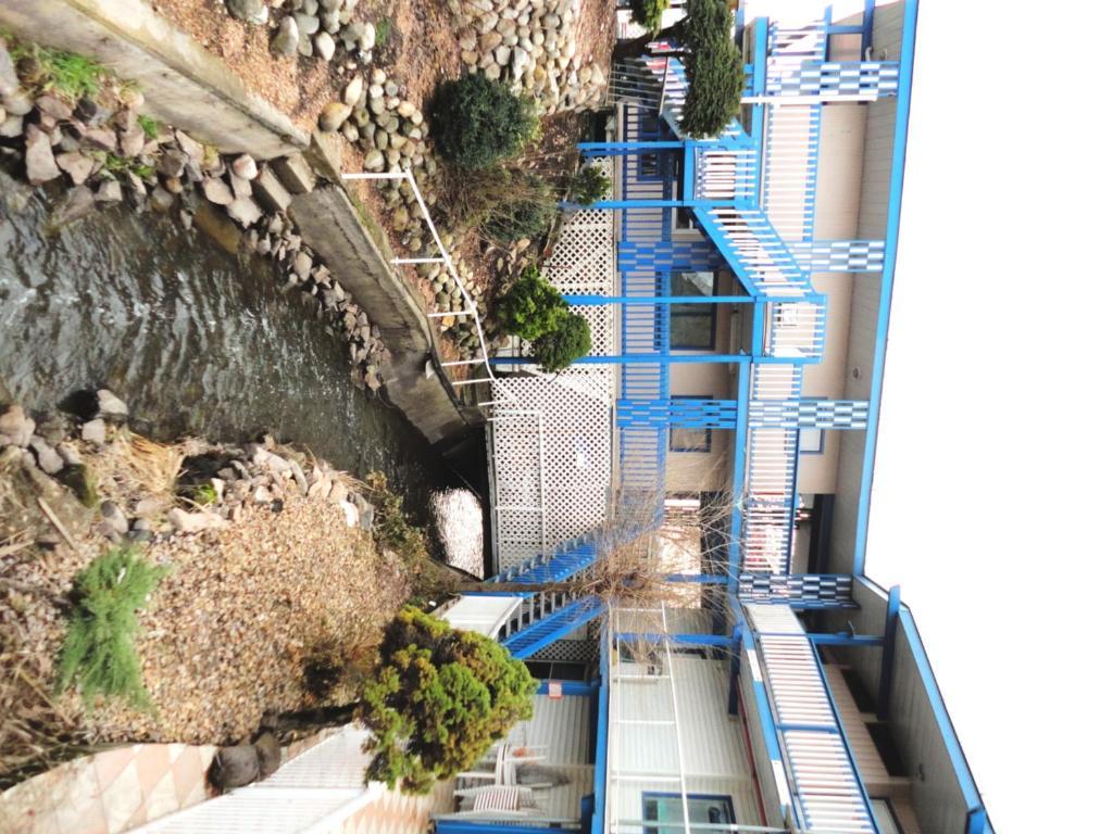 Blue Stream Motel Vernon Ngoại thất bức ảnh